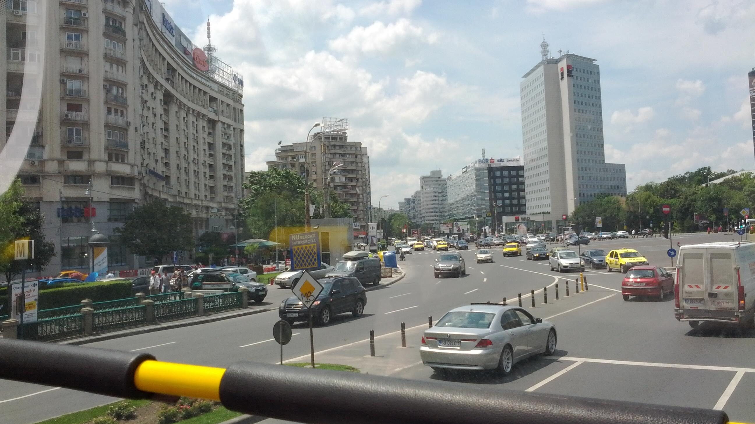 \Piata Victoriei venind dinspre Piata Romana