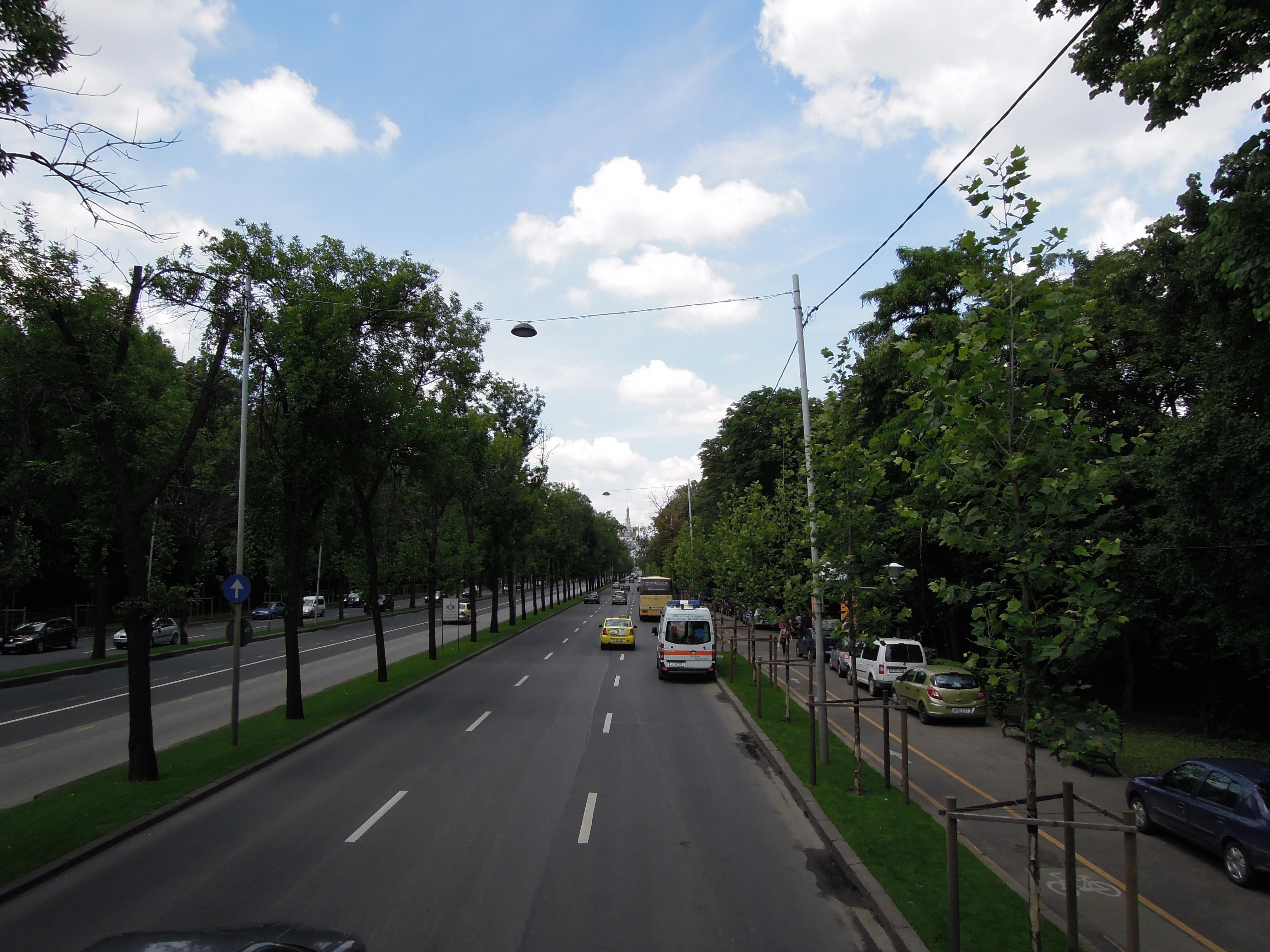 Spre Casa Presei Libere dinspre Arcul de Triumf
