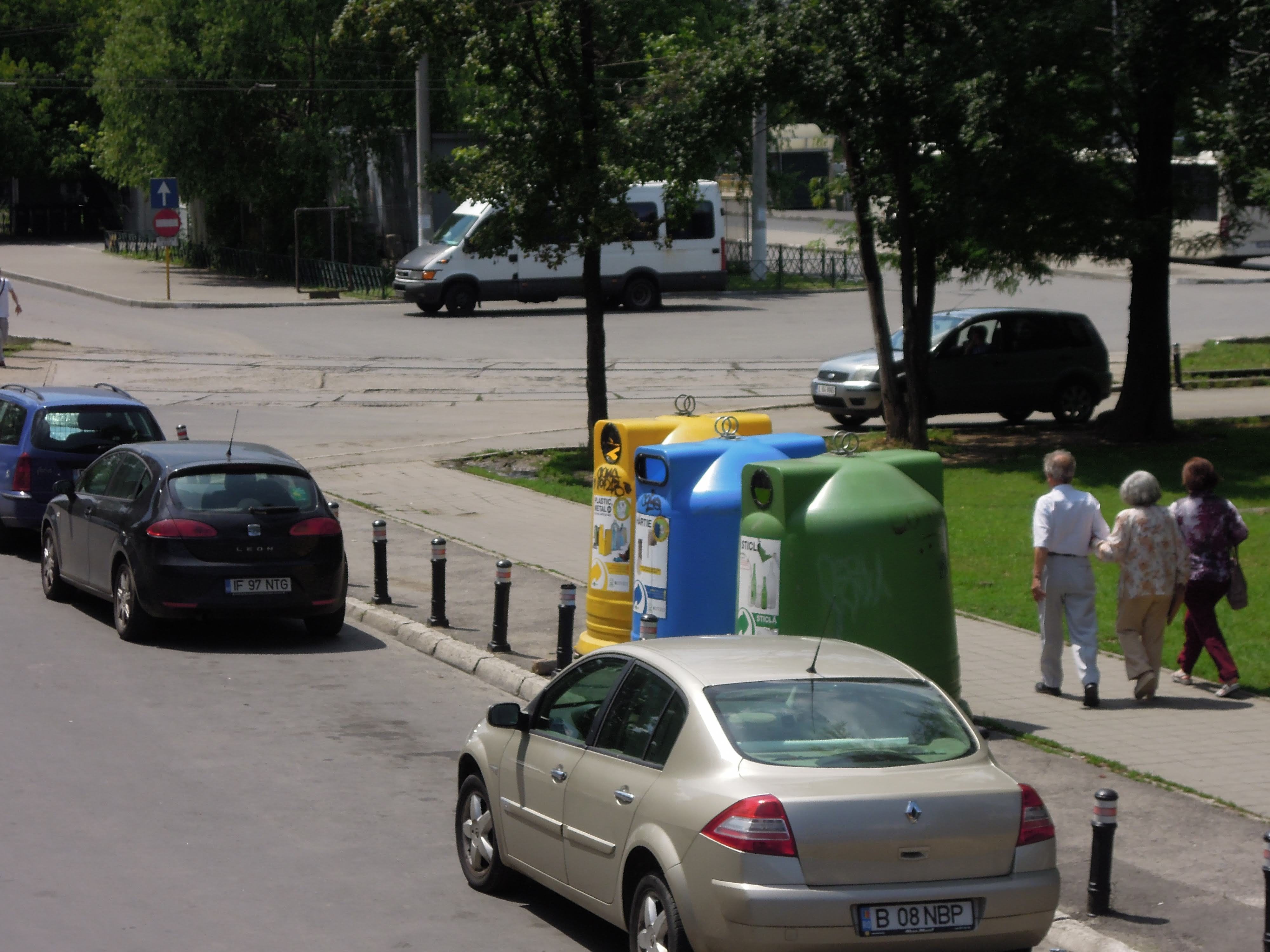 Containere de reciclare între CPL și Arcul de Triumf